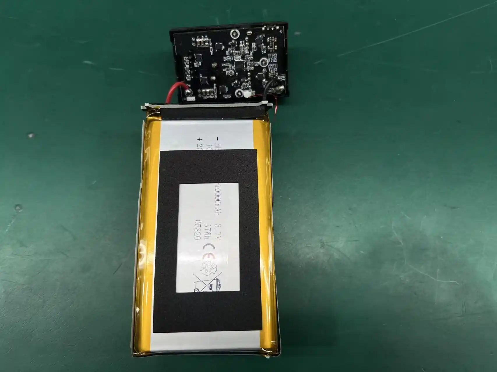 Semi-solid-state power bank internal gel electrolyte battery cells with stacked electrode layers and aluminum-plastic composite pouch at OEM factory for GB 38031-2025 nail penetration safety compliance and 2000-cycle lifespan verification