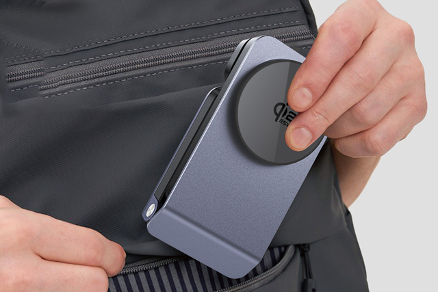 QI2.2 25W Magnetic Wireless Charger with Cooling and Aluminum Phone Stand