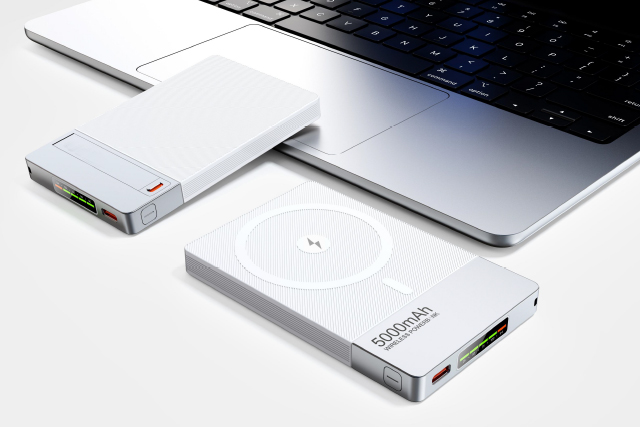 20W 5000mAh Magnetic Wireless Charging Power Bank with Phone Stand