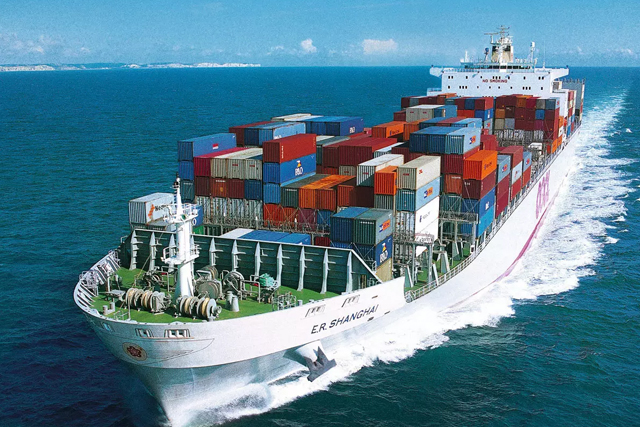 WOWOHCOOL warehouse staff preparing packaged power chargers for international shipping and logistics fulfillment.